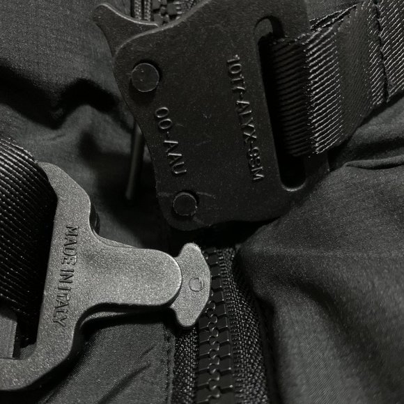 1017 ALYX 9SM Black Down Classic Bondage Puffer size Small - Picture 5 of 10